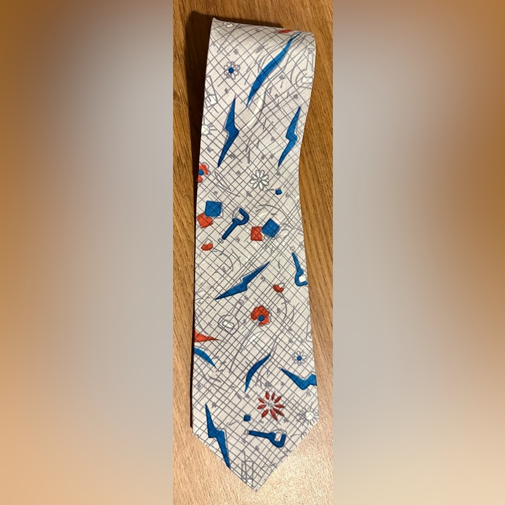 Stylish Blue and Red Patterned Tie